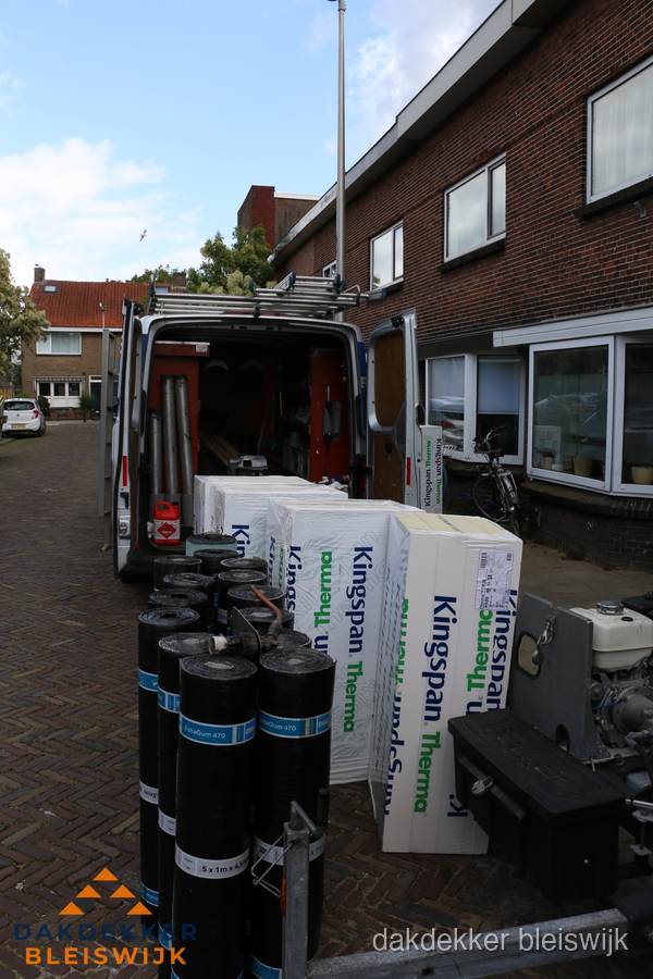 Levering van Kingspan isolatieplaten en bitumenrollen voor dakproject in Bleiswijk
