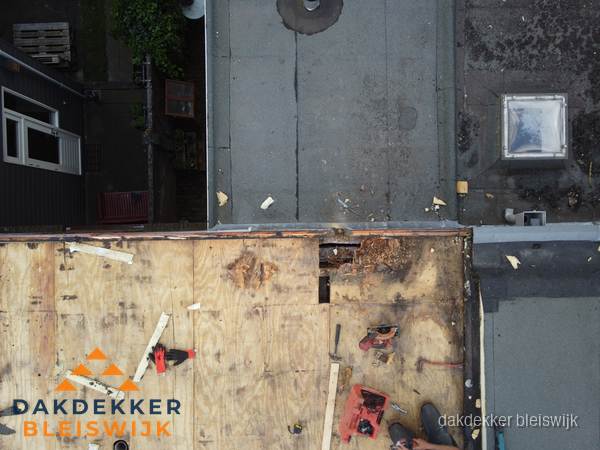 Dakschade en renovatie plat dak vanuit de lucht in Bleiswijk