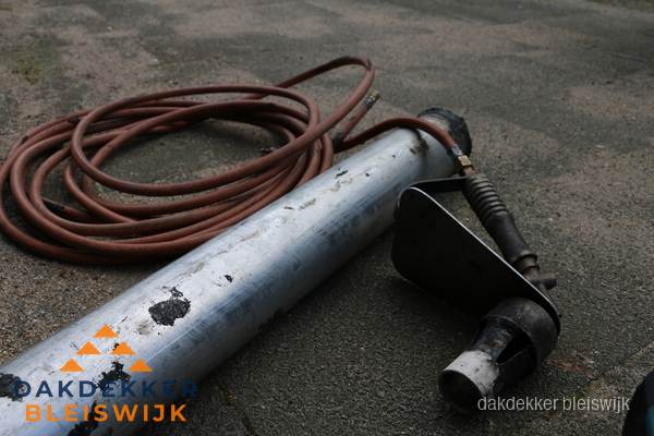 Dakdekker gasbrander en gereedschap voor spoedklus in Bleiswijk