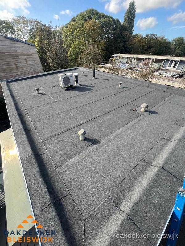 Kosten dakdekker: afgewerkt plat bedrijfsdak met bitumen in Bleiswijk Kosten dakdekker: afgewerkt plat bedrijfsdak met bitumen in Bleiswijk