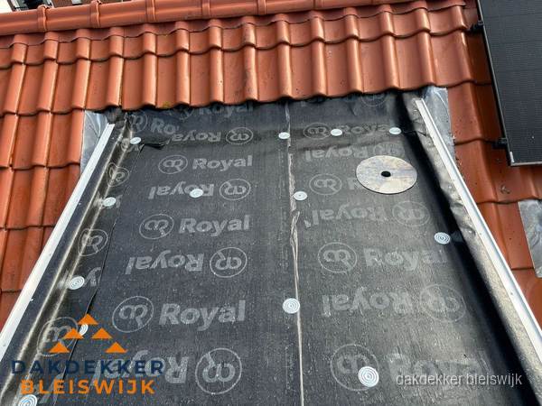 Nieuw dak met dakpannen en Royal onderlaag bij woning in Bleiswijk