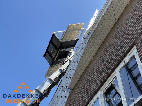 Dakgoot vervangen met dakdekkerslift in Bleiswijk