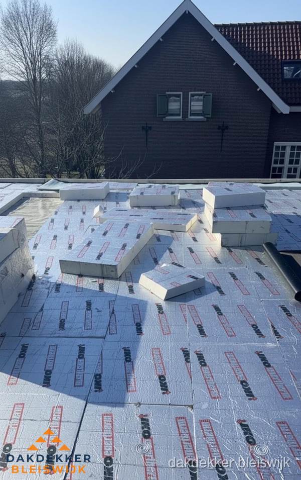 IKO PIR isolatieplaten op plat dak in Bleiswijk IKO PIR isolatieplaten op plat dak in Bleiswijk